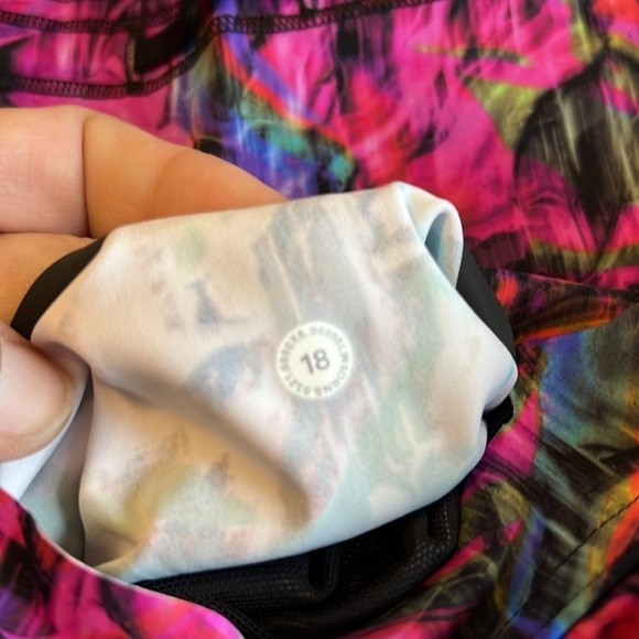 NWOT Lululemon size 18 leggings - Picture 5 of 6